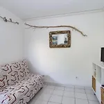 Front De Apartment *